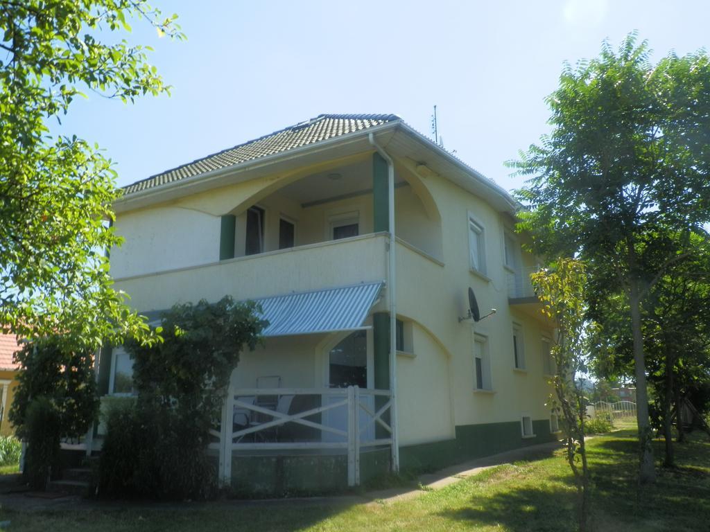 Aquaparti Apartmanok Hajdúszoboszló Exterior foto